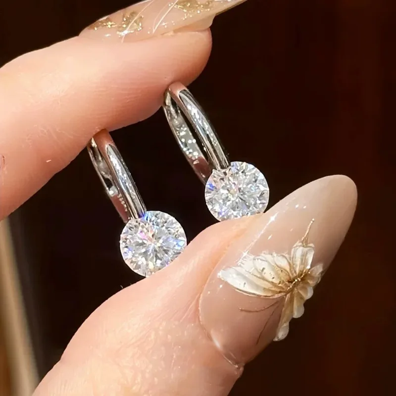 New S925 white gold personalized fashion light luxury models 7.0 classic round diamond earrings daily versatile live models
New S925 white gold personalized fashion light luxury models 7.0 classic round diamond earrings daily versatile live models