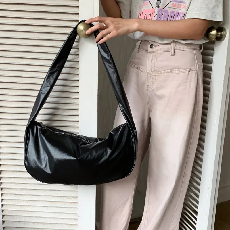 New Cool and Stylish Nylon Fabric Dumpling Bag Versatile Simple Casual and Fashionable Single Shoulder Crossbody Bag
New Cool and Stylish Nylon Fabric Dumpling Bag Versatile Simple Casual and Fashionable Single Shoulder Crossbody Bag