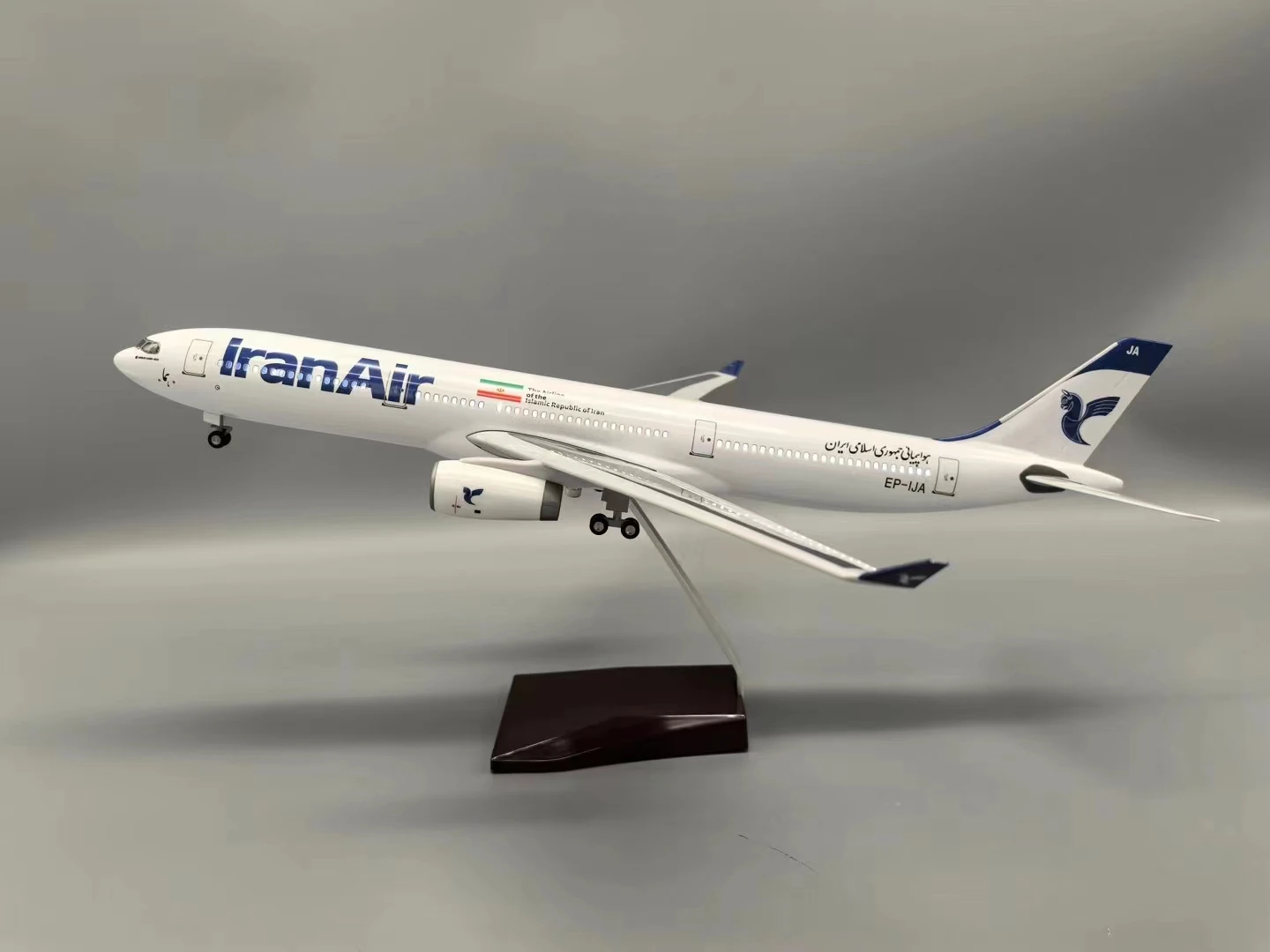 Scale 47CM 1/135 Airplane Model A330 Iran Airway Model Resin Plane Model Aircraft Decorative Souvenirs Collected Gift By
Scale 47CM 1/135 Airplane Model A330 Iran Airway Model Resin Plane Model Aircraft Decorative Souvenirs Collected Gift By