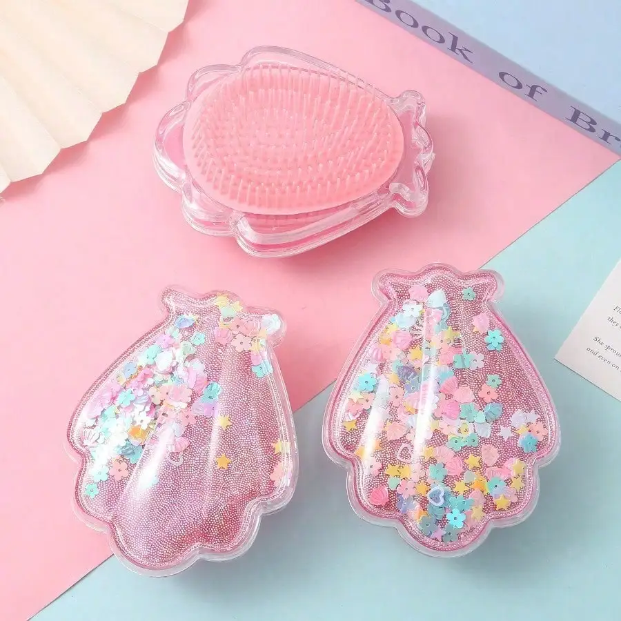 Cartoon Shell Shaped Quicksand Hair Brush, Kids & Girly Sequin Detangler Comb, Anti-Static Air Cushion Hairbrush, Portable Pocket Comb For Students, Cute Glitter Massage Hair Comb
Cartoon Shell Shaped Quicksand Hair Brush, Kids & Girly Sequin Detangler Comb, Anti-Static Air Cushion Hairbrush, Portable Pocket Comb For Students, Cute Glitter Massage Hair Comb