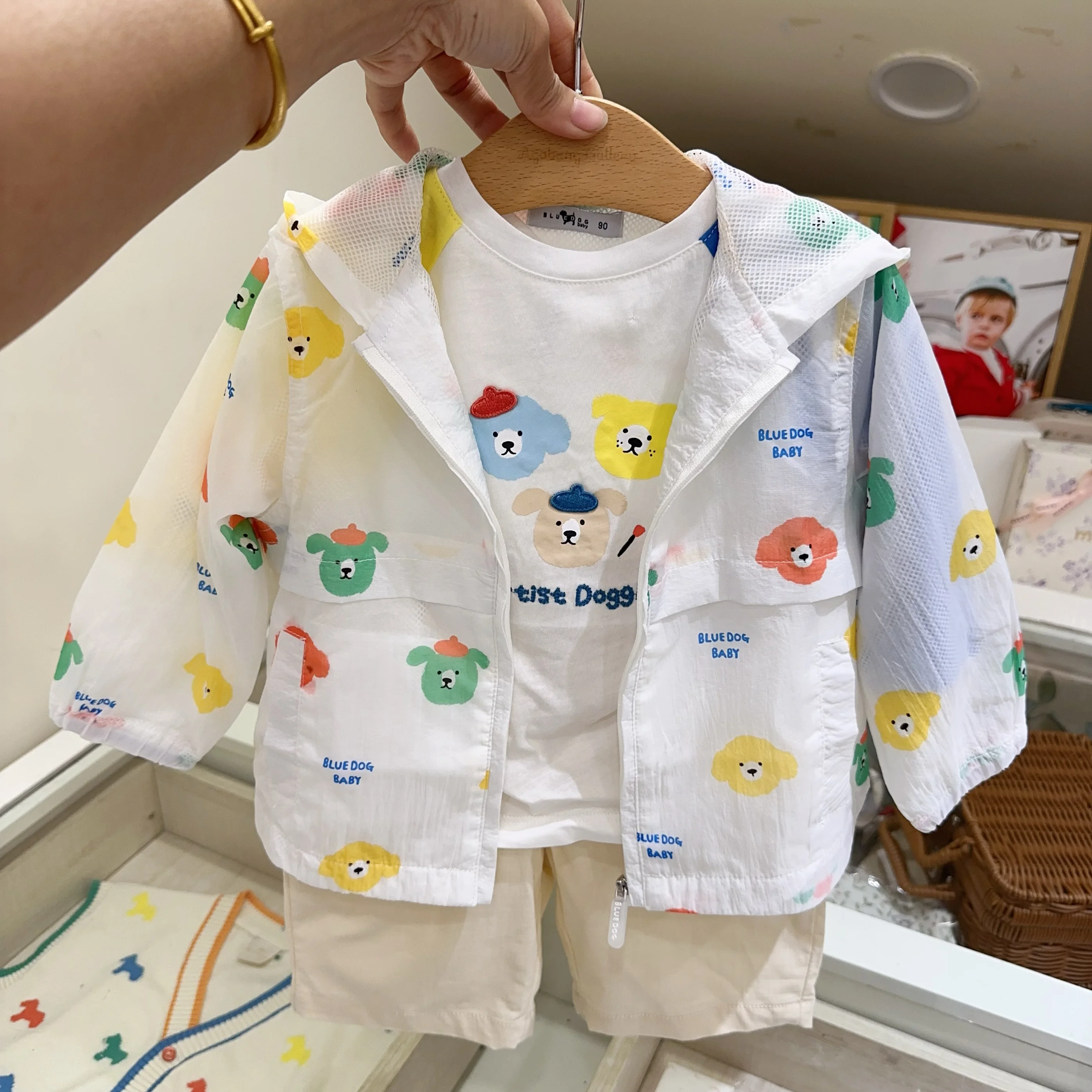 Cute Cartoon Print Children's Hooded Sun Protection Jacket Lightweight Breathable Quick Dry Cool Sensation Windproof Outerwear
Cute Cartoon Print Children's Hooded Sun Protection Jacket Lightweight Breathable Quick Dry Cool Sensation Windproof Outerwear