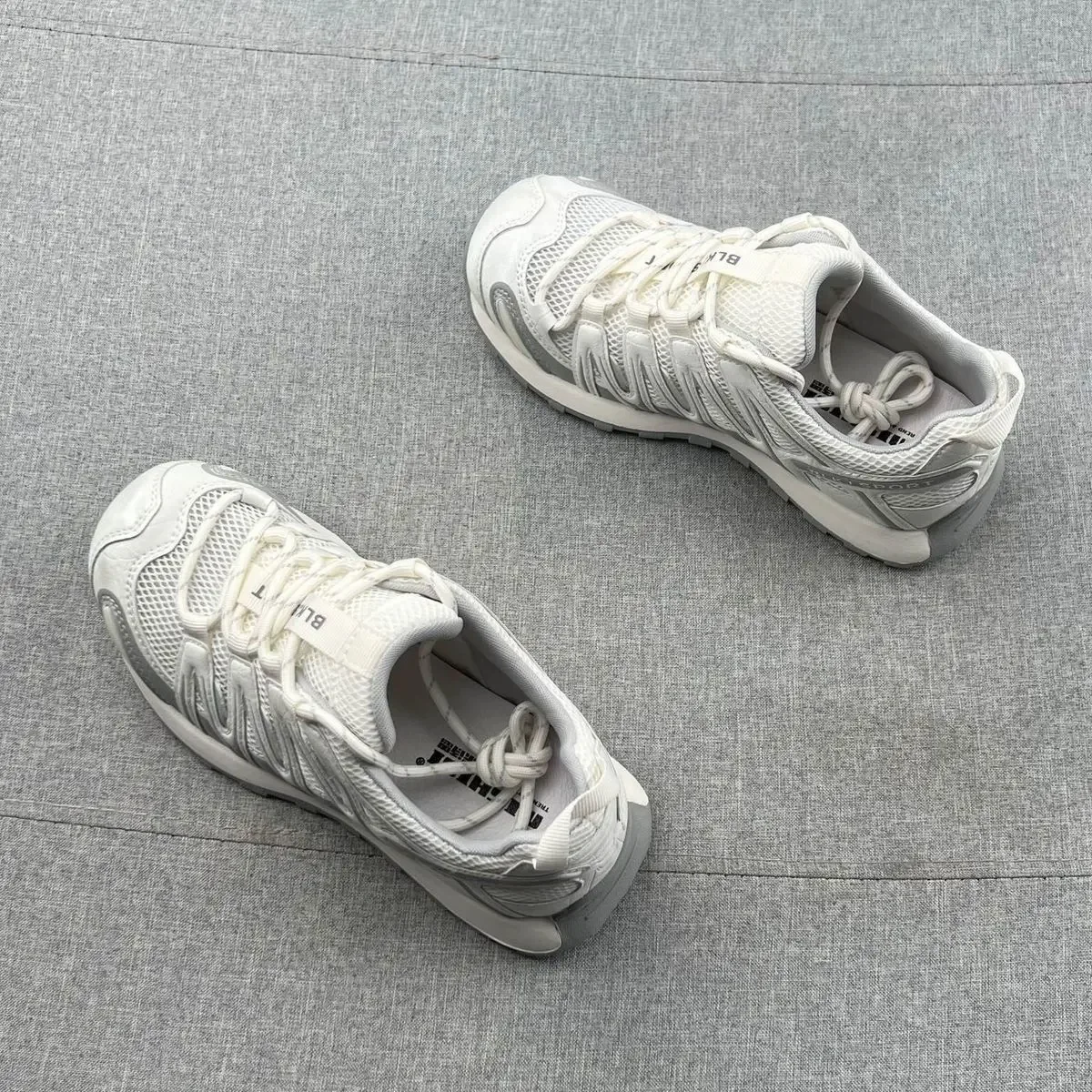 Simple Monochrome Low Top Men Footwear Flexible Anti Slip Sole Thin Sweat Proof Mesh Upper Sneakers
Simple Monochrome Low Top Men Footwear Flexible Anti Slip Sole Thin Sweat Proof Mesh Upper Sneakers