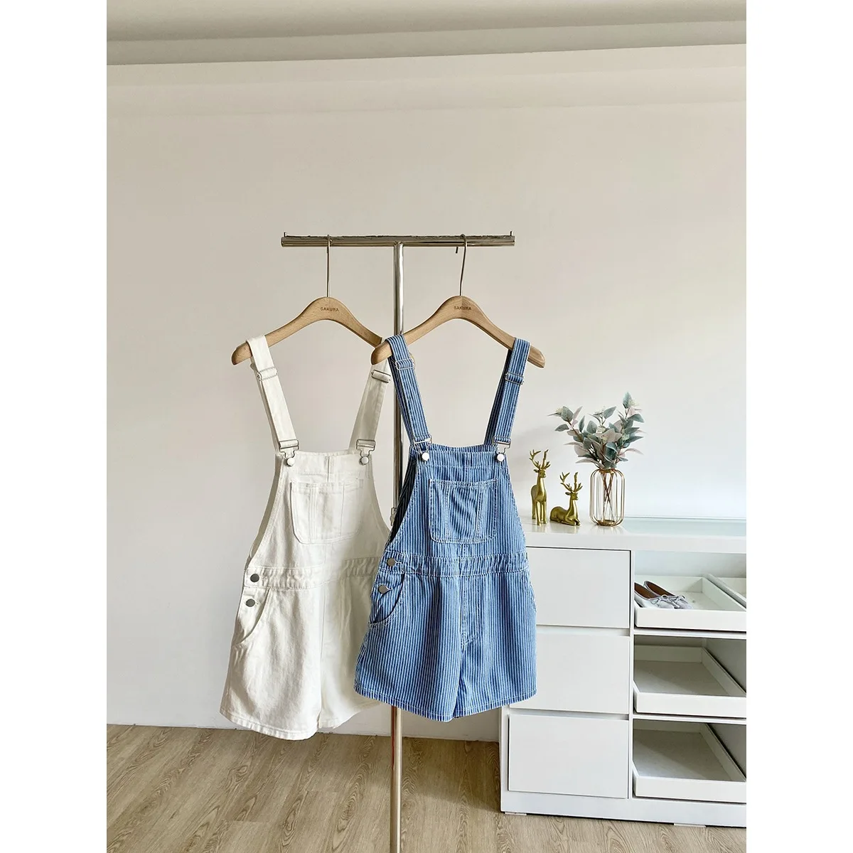 Осень 2025 г., новые милые джинсовые комбинезоны, женские милые стильные уличные пригородные комбинезоны
Осень 2025 г., новые милые джинсовые комбинезоны, женские милые стильные уличные пригородные комбинезоны