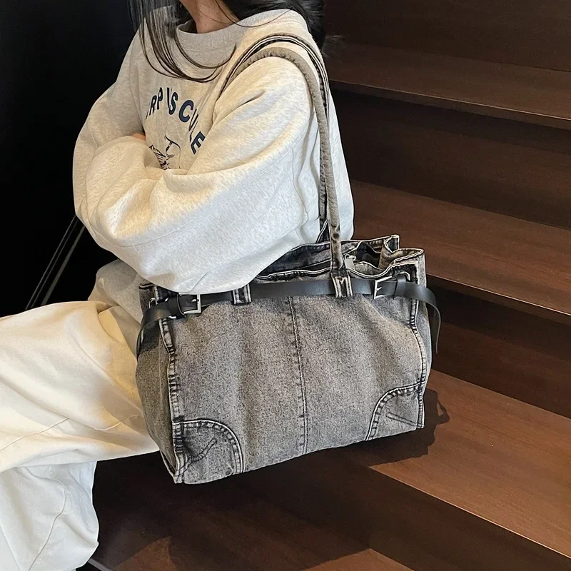 Women's Bohemian Denim Tote Bag, Distressed Wash Shoulder & Crossbody Bag, Spacious Casual Purse for Everyday Wear
Women's Bohemian Denim Tote Bag, Distressed Wash Shoulder & Crossbody Bag, Spacious Casual Purse for Everyday Wear