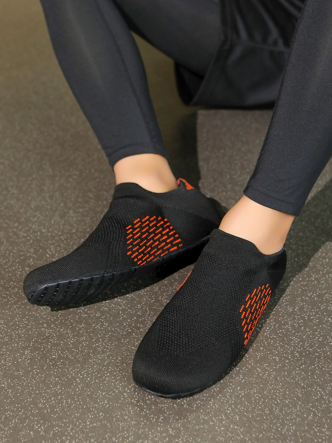 Новая летняя модная обувь Flyknit Noodles Lazy, одношаговые эластичные носки, спортивная мужская и женская обувь для фитнеса, обувь для йоги
Новая летняя модная обувь Flyknit Noodles Lazy, одношаговые эластичные носки, спортивная мужская и женская обувь для фитнеса, обувь для йоги