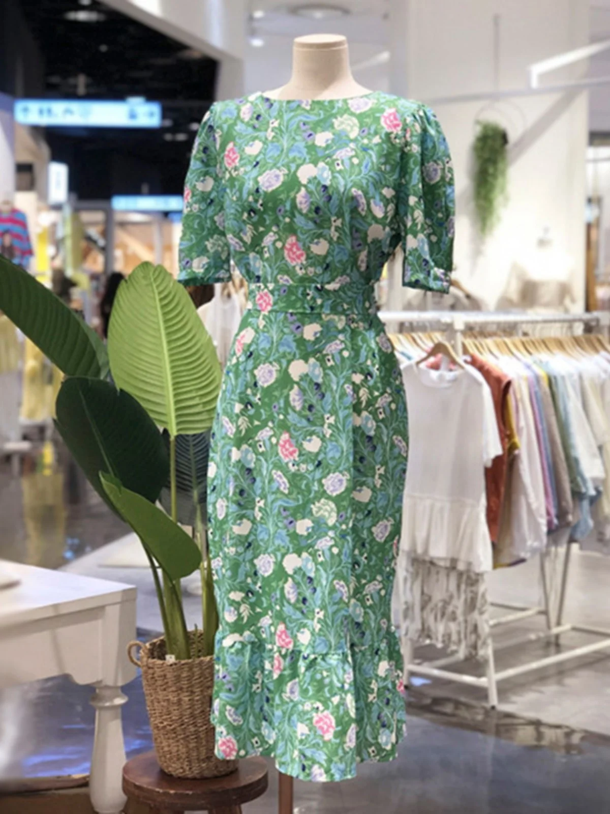 Fashionable Floral Print Dress with Belt Short Sleeve High Waist Design Sensation Summer New Arrival Women's Dress
Fashionable Floral Print Dress with Belt Short Sleeve High Waist Design Sensation Summer New Arrival Women's Dress