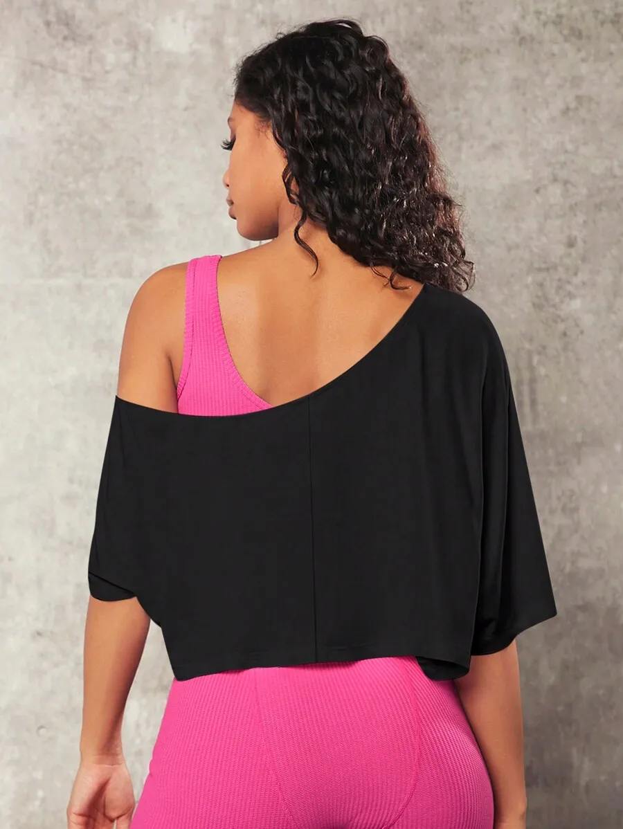 Asymmetrical Neck Batwing Sleeve Cropped Top
Asymmetrical Neck Batwing Sleeve Cropped Top