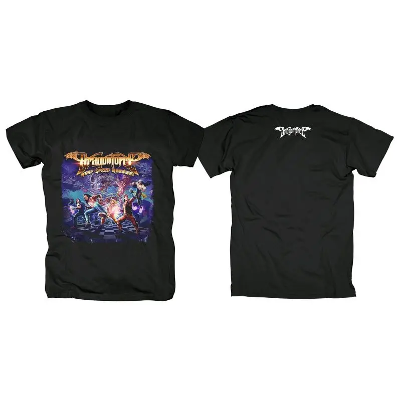 Dragonforce, The Band Dragon Peak, Wore Ретро и потертые футболки с короткими рукавами на энергетическом фестивале металлической музыки
Dragonforce, The Band Dragon Peak, Wore Ретро и потертые футболки с короткими рукавами на энергетическом фестивале металлической музыки
