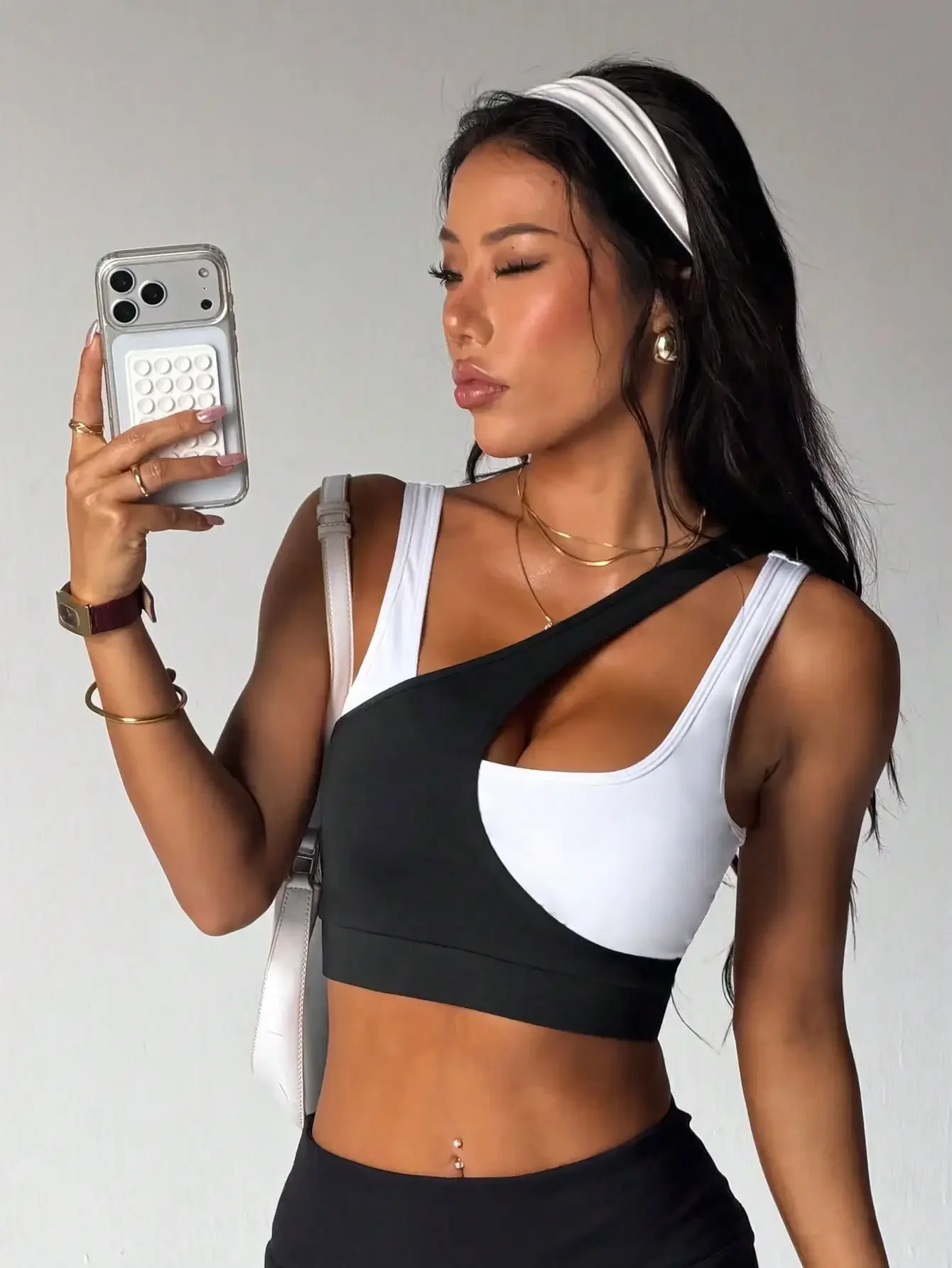 Women's Fashion Black & White Removable Padded Adjustable Strap Sports Knit Bra Spring and summer
Women's Fashion Black & White Removable Padded Adjustable Strap Sports Knit Bra Spring and summer