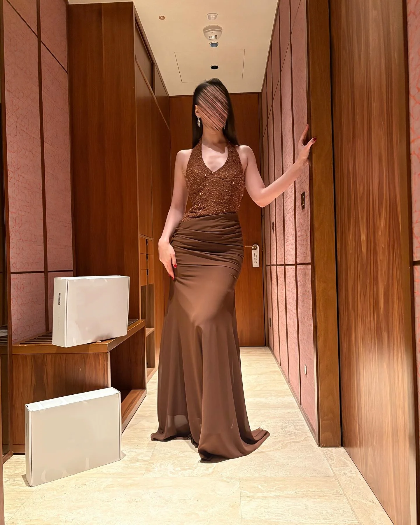 Elegant Brown Halter Backless Women Evening Prom Dresses Gown Crystal Beaded Cross Straps A-Line Party Dress Customized
Elegant Brown Halter Backless Women Evening Prom Dresses Gown Crystal Beaded Cross Straps A-Line Party Dress Customized
