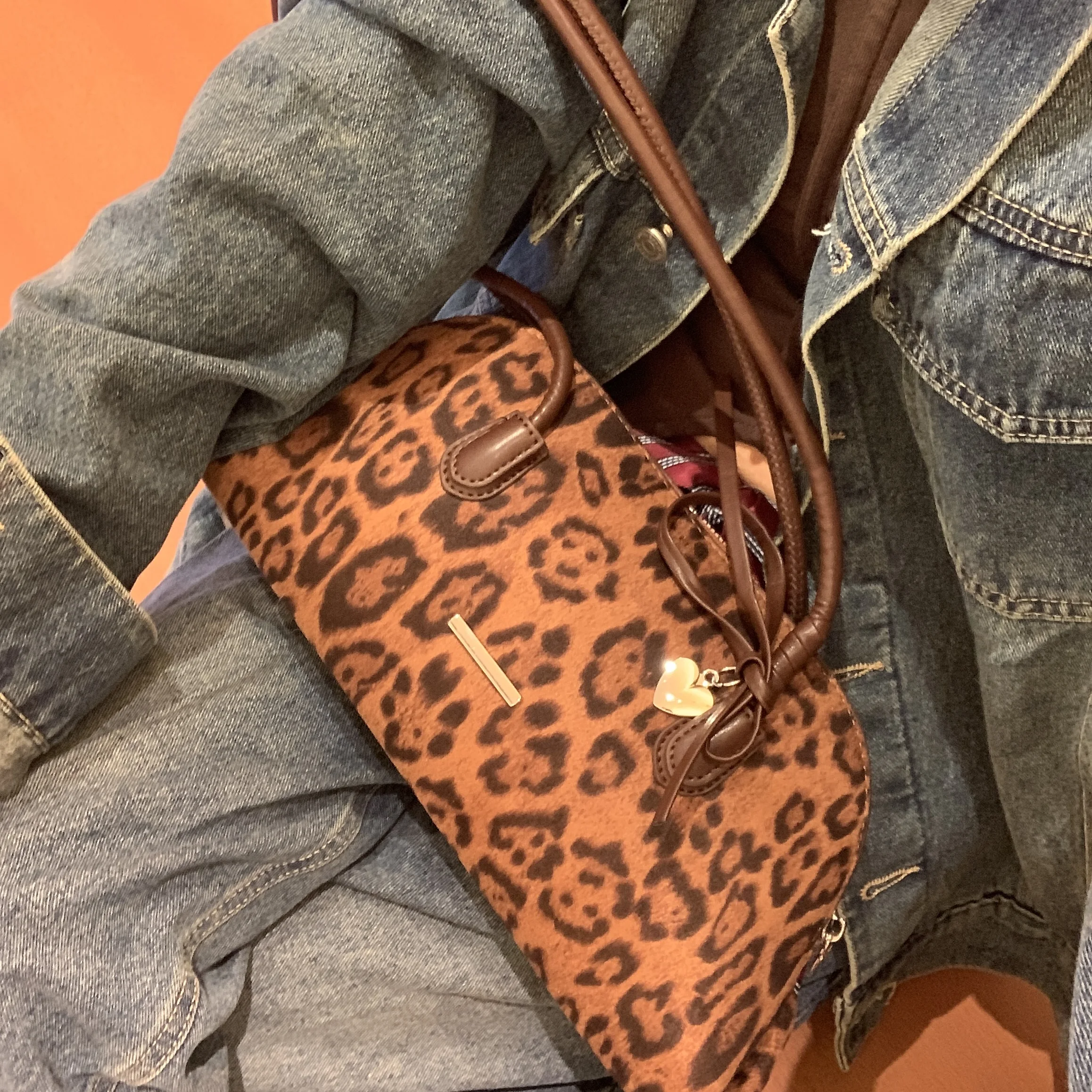 Retro Leopard Print Women's Handbag Commuter oulder Bag Underarm Bag Faionable Office Bag Trendy PU Leather Square ape
Retro Leopard Print Women's Handbag Commuter oulder Bag Underarm Bag Faionable Office Bag Trendy PU Leather Square ape