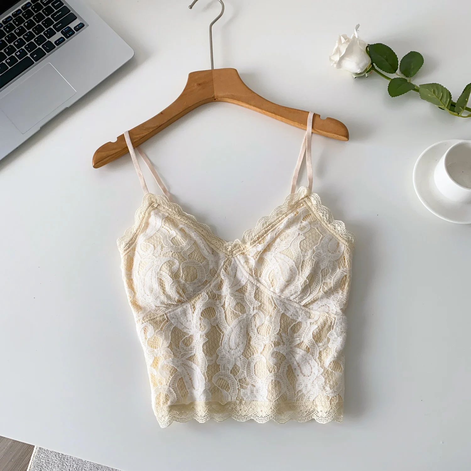 Elegant Sexy lace Fashion Tank Top Off Shoulder Birthday Party Club Crop Top autumn Women Clothing
Elegant Sexy lace Fashion Tank Top Off Shoulder Birthday Party Club Crop Top autumn Women Clothing