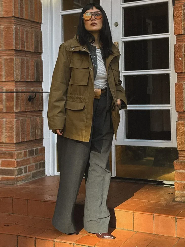 Street Pockets Bomber Jacket Women Loose Zipper Stand Collar Button Solid Full Sleeve Coats 2025 Autumn Lady Commute New Outwear
Street Pockets Bomber Jacket Women Loose Zipper Stand Collar Button Solid Full Sleeve Coats 2025 Autumn Lady Commute New Outwear