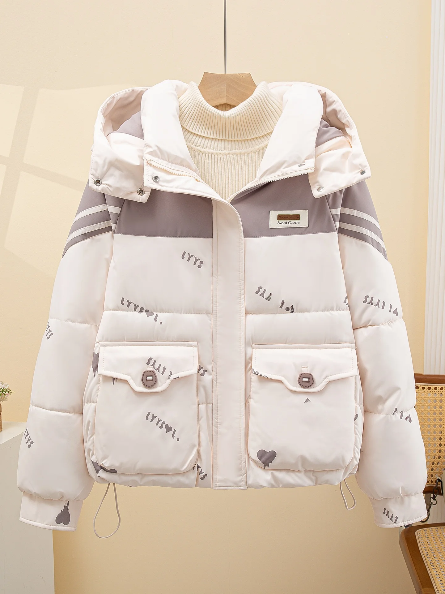 Trendy down Cotton Jacket Short Loose Style Detachable Hat Heart Print Winter New Arrival Korean Version Thickened Zipper Clo...
Trendy down Cotton Jacket Short Loose Style Detachable Hat Heart Print Winter New Arrival Korean Version Thickened Zipper Clo...