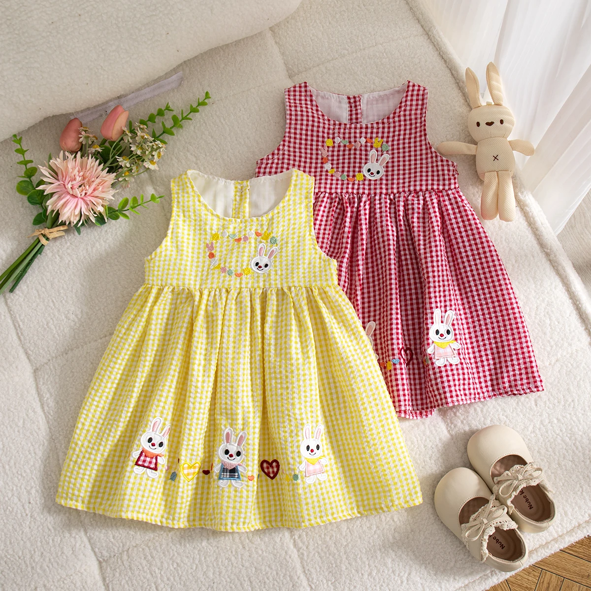 Summer Toddler Girl Yellow Plaid Dress Cute Cartoon Bunny Embroidery Sleeveless Dress Girls Amusement Park Playwear
Summer Toddler Girl Yellow Plaid Dress Cute Cartoon Bunny Embroidery Sleeveless Dress Girls Amusement Park Playwear