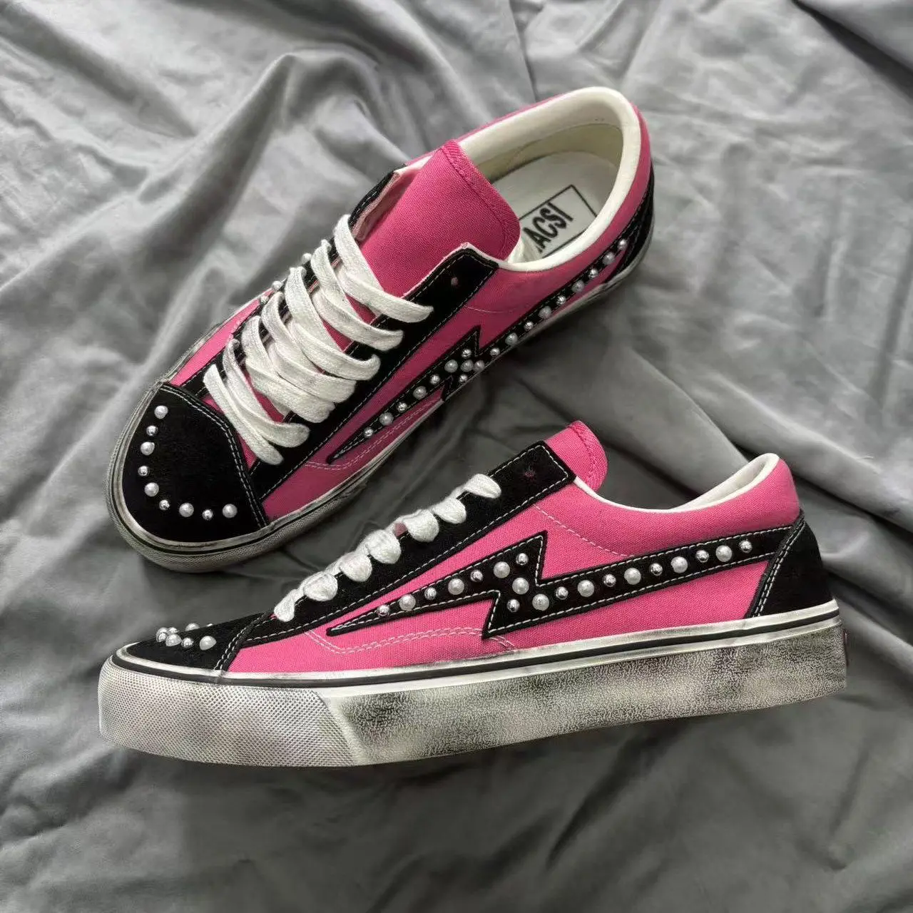 Retro Men's Sneakers Original Design Low Top Street Trend Board luxury Shoes Fashion Rose Red Old and Worn Pearl Baskets Hommes
Retro Men's Sneakers Original Design Low Top Street Trend Board luxury Shoes Fashion Rose Red Old and Worn Pearl Baskets Hommes