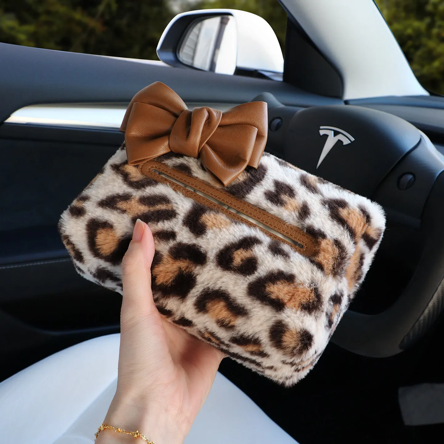 Car Tissue Box Holder Car Center Console Armrest Box Sun Visor Backseat Tissue Case with Fix Strap
Car Tissue Box Holder Car Center Console Armrest Box Sun Visor Backseat Tissue Case with Fix Strap