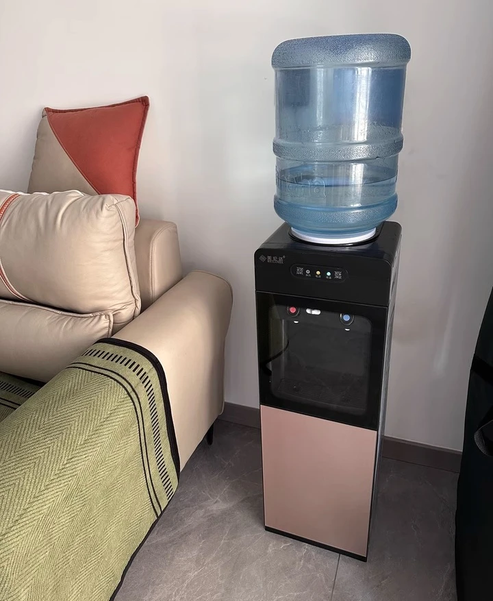 новый диспенсер для воды, бытовой вертикальный диспенсер для охлаждения и обогрева, офисный полностью автоматический интеллектуальный настольный компьютер для воды, маленький
новый диспенсер для воды, бытовой вертикальный диспенсер для охлаждения и обогрева, офисный полностью автоматический интеллектуальный настольный компьютер для воды, маленький