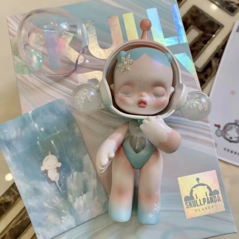 POPMART SKULLPANDA Series LIGHT SNOW Фигурка Слепая коробка Mystery Box Guess Bag Игрушки Кукла Симпатичная аниме-фигурка Настольные украшения
POPMART SKULLPANDA Series LIGHT SNOW Фигурка Слепая коробка Mystery Box Guess Bag Игрушки Кукла Симпатичная аниме-фигурка Настольные украшения