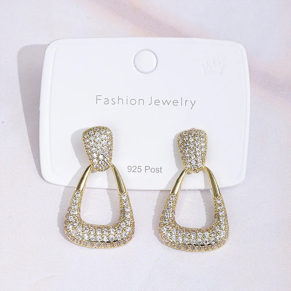 High-end geometric earrings, light luxury, full of zirconium temperament, fashionable, versatile, elegant, face-slimming earring
High-end geometric earrings, light luxury, full of zirconium temperament, fashionable, versatile, elegant, face-slimming earring