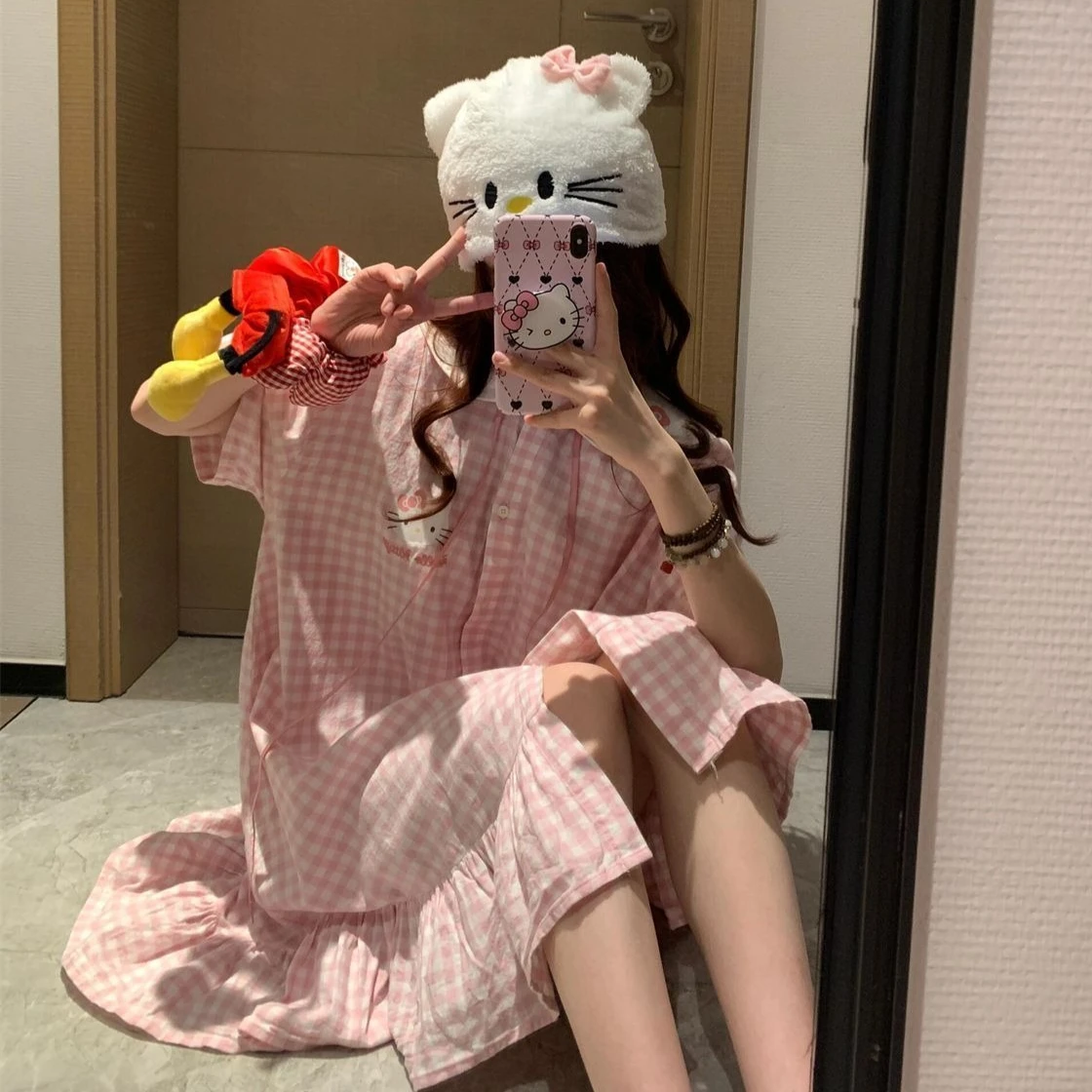 Hello Kitty Plaid Nightgown Dress, Women's Short Sleeve Open, Cute Cartoon Homewear, Loose Casual Sleepwear for Summer
Hello Kitty Plaid Nightgown Dress, Women's Short Sleeve Open, Cute Cartoon Homewear, Loose Casual Sleepwear for Summer