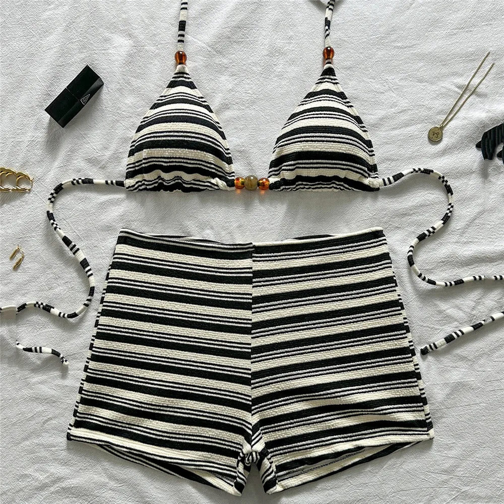 Сексуальный купальник-бикини с полосатым принтом и шортами, на завязках, с бусинами, женский, 2026, бразильский комплект бикини для женщин
Сексуальный купальник-бикини с полосатым принтом и шортами, на завязках, с бусинами, женский, 2026, бразильский комплект бикини для женщин