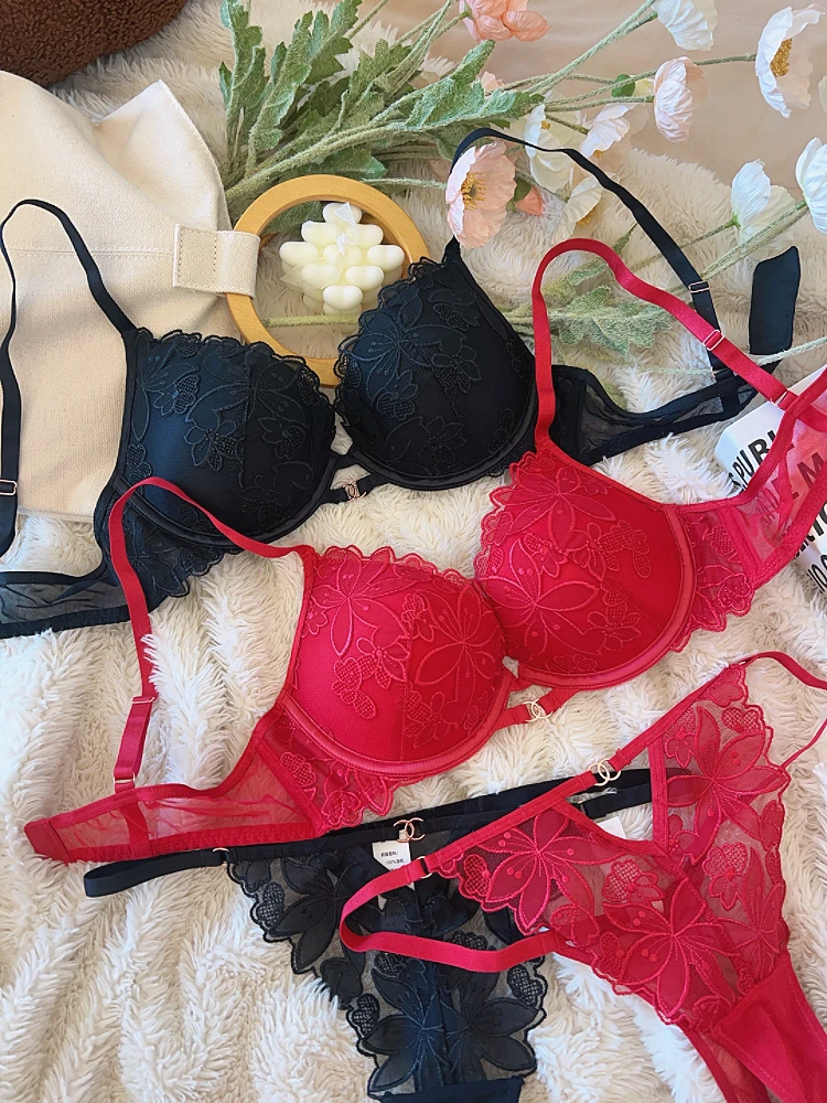 Women's lingerie embroidered lace on the thin under the thick breathable underwear gathered significantly large sexy bra set
Women's lingerie embroidered lace on the thin under the thick breathable underwear gathered significantly large sexy bra set