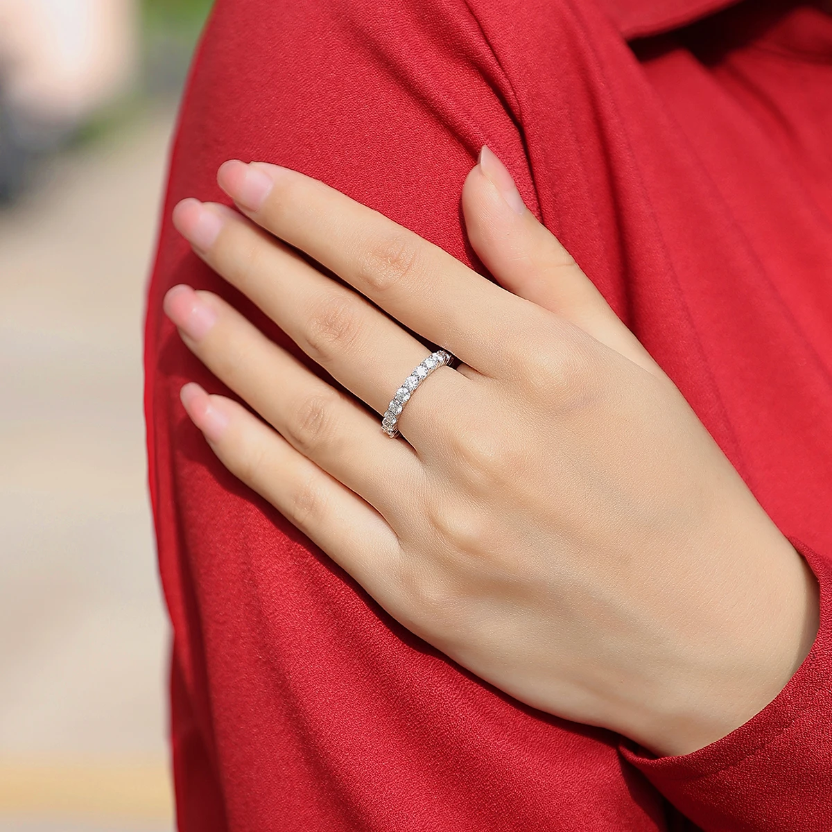 Кольцо JIUZUAN с муассанитом 4 мм, серебро S925, позолота 18K, элегантный дизайн в виде полного круга, классическое обручальное кольцо для женщин
Кольцо JIUZUAN с муассанитом 4 мм, серебро S925, позолота 18K, элегантный дизайн в виде полного круга, классическое обручальное кольцо для женщин