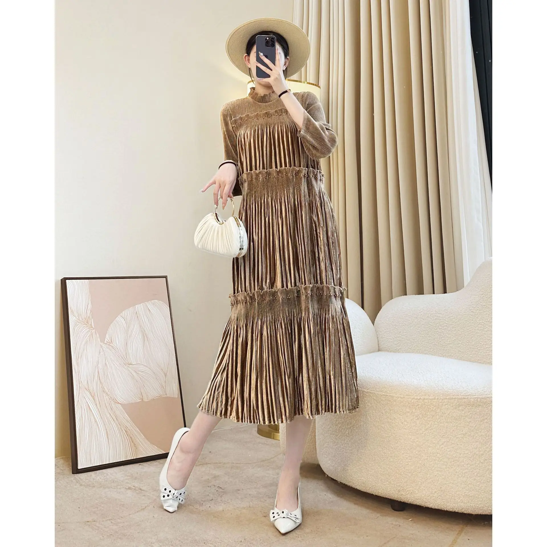 Miyake Pleated Dress Women's 2025 New Solid Color Beading, Lace, Splicing Velvet Banquet Skirt Design Elegant Pleated Skirt
Miyake Pleated Dress Women's 2025 New Solid Color Beading, Lace, Splicing Velvet Banquet Skirt Design Elegant Pleated Skirt
