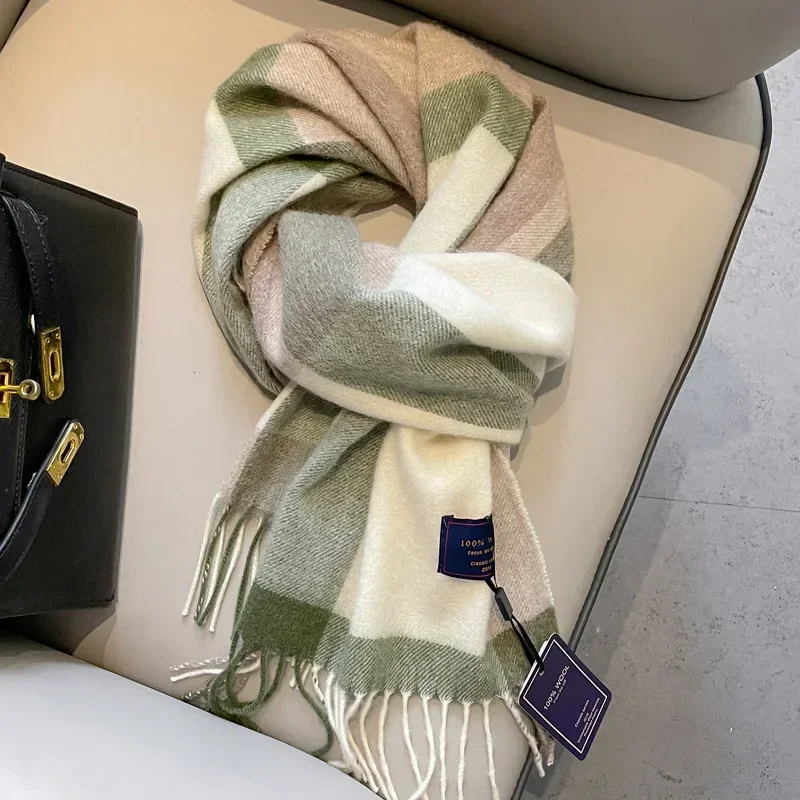 Checkered pure wool scarf for women's winter versatile birthday gift versatile thickened warm cashmere scarf
Checkered pure wool scarf for women's winter versatile birthday gift versatile thickened warm cashmere scarf