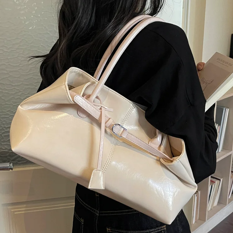 2026 New Korean Simple High-end Tote Bag Femininity Versatile Commuting Single Shoulder Armpit Large Capacity
2026 New Korean Simple High-end Tote Bag Femininity Versatile Commuting Single Shoulder Armpit Large Capacity