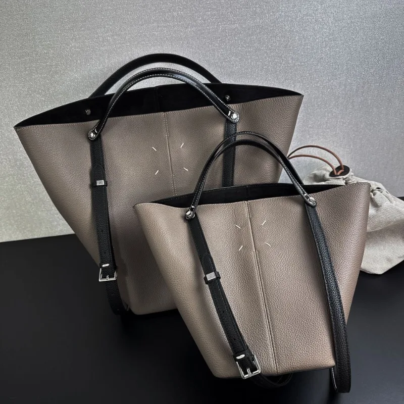2026 New Large Capacity Bucket Bag Women Top Layer Cowhide Shoulder Tote Casual Basket Versatile Commute Bag Cowhide Bucket Bag
2026 New Large Capacity Bucket Bag Women Top Layer Cowhide Shoulder Tote Casual Basket Versatile Commute Bag Cowhide Bucket Bag
