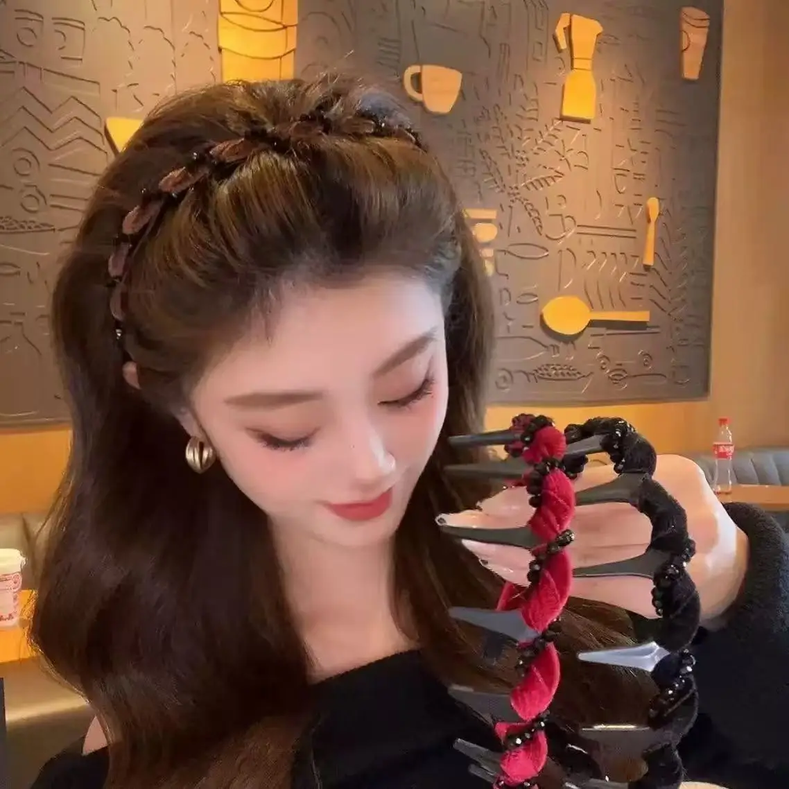 Sweet And Elegant Velvet Headband With Pearl Rhinestones Non-Slip Wrap-Around Headband Fashionable Hair Accessories
Sweet And Elegant Velvet Headband With Pearl Rhinestones Non-Slip Wrap-Around Headband Fashionable Hair Accessories