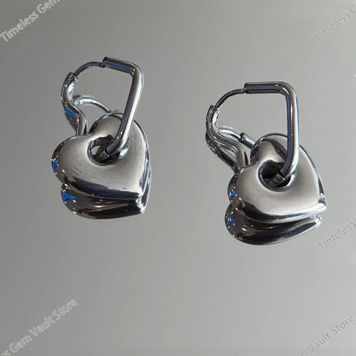 Fashion Simple Titanium Steel Heart Earrings 2026 New Arrival Detachable Elegant Cold Wind Earring
Fashion Simple Titanium Steel Heart Earrings 2026 New Arrival Detachable Elegant Cold Wind Earring