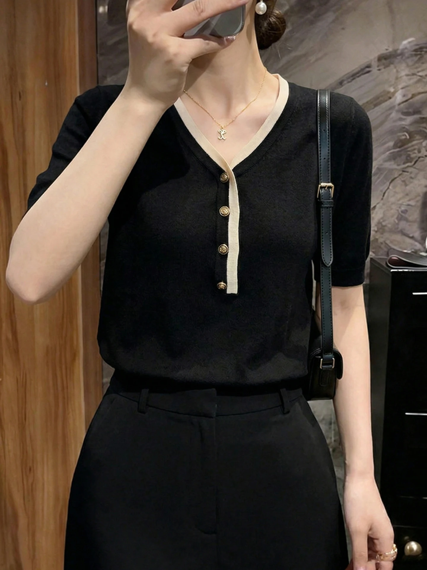 Fashionable Short Sleeve V-Neck Knitwear Summer 2026 Color Block Straight Cut Commute Style Korean Version Ladies Top
Fashionable Short Sleeve V-Neck Knitwear Summer 2026 Color Block Straight Cut Commute Style Korean Version Ladies Top
