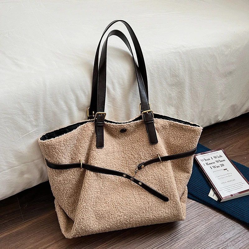 Large Capacity Tote 2025 Winter Warm Plush Shopping Bag Brand Designer Faux Fur Shoulder Bag Coffee Fluffy Lamb Woolen Handbag
Large Capacity Tote 2025 Winter Warm Plush Shopping Bag Brand Designer Faux Fur Shoulder Bag Coffee Fluffy Lamb Woolen Handbag