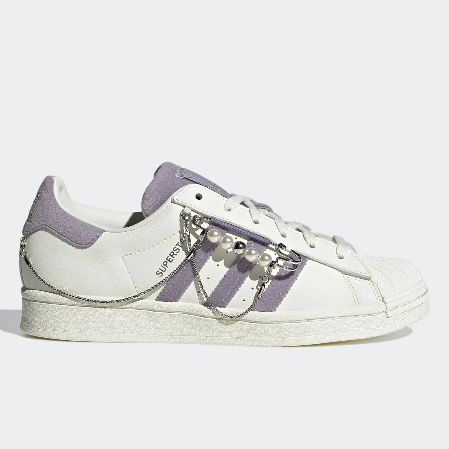 Adidas Genuine Superstar Women's Shell Toe Sneakers with Chain GZ3389
Adidas Genuine Superstar Women's Shell Toe Sneakers with Chain GZ3389