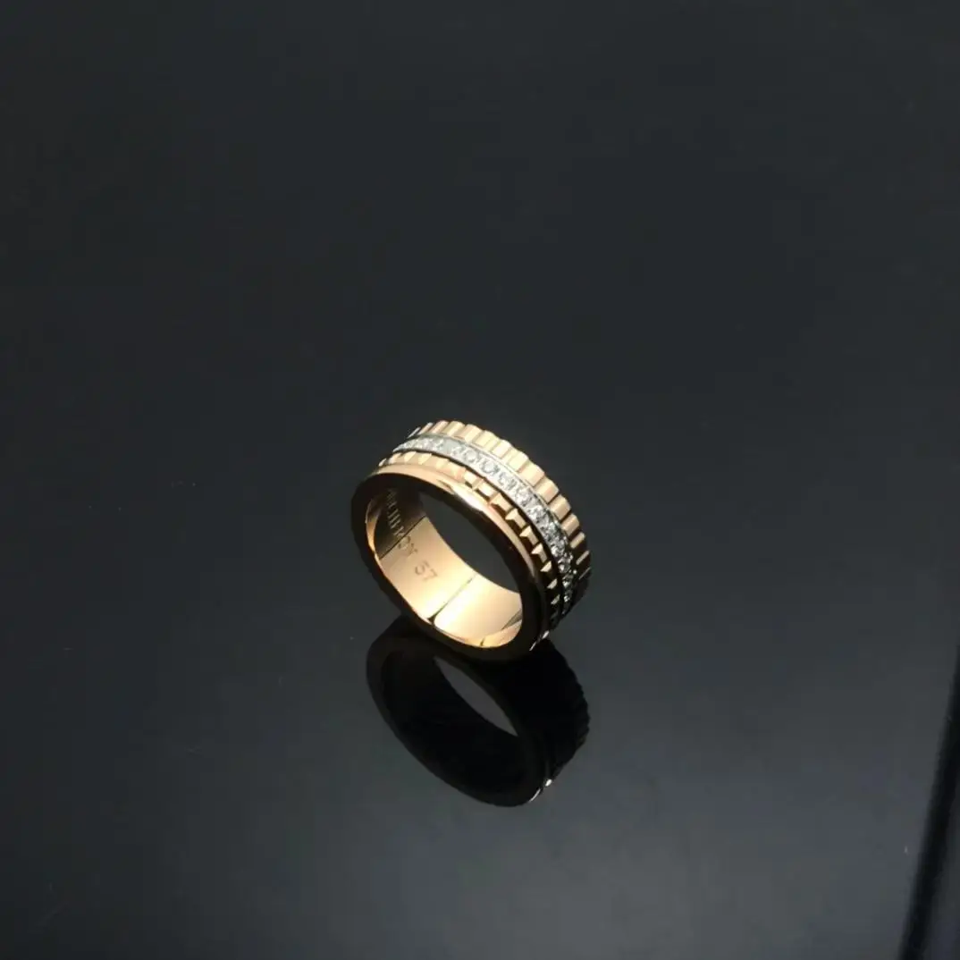 Pure silver s925 ring Vintage classic round diamond ring with noble temperament and charming charm
Pure silver s925 ring Vintage classic round diamond ring with noble temperament and charming charm