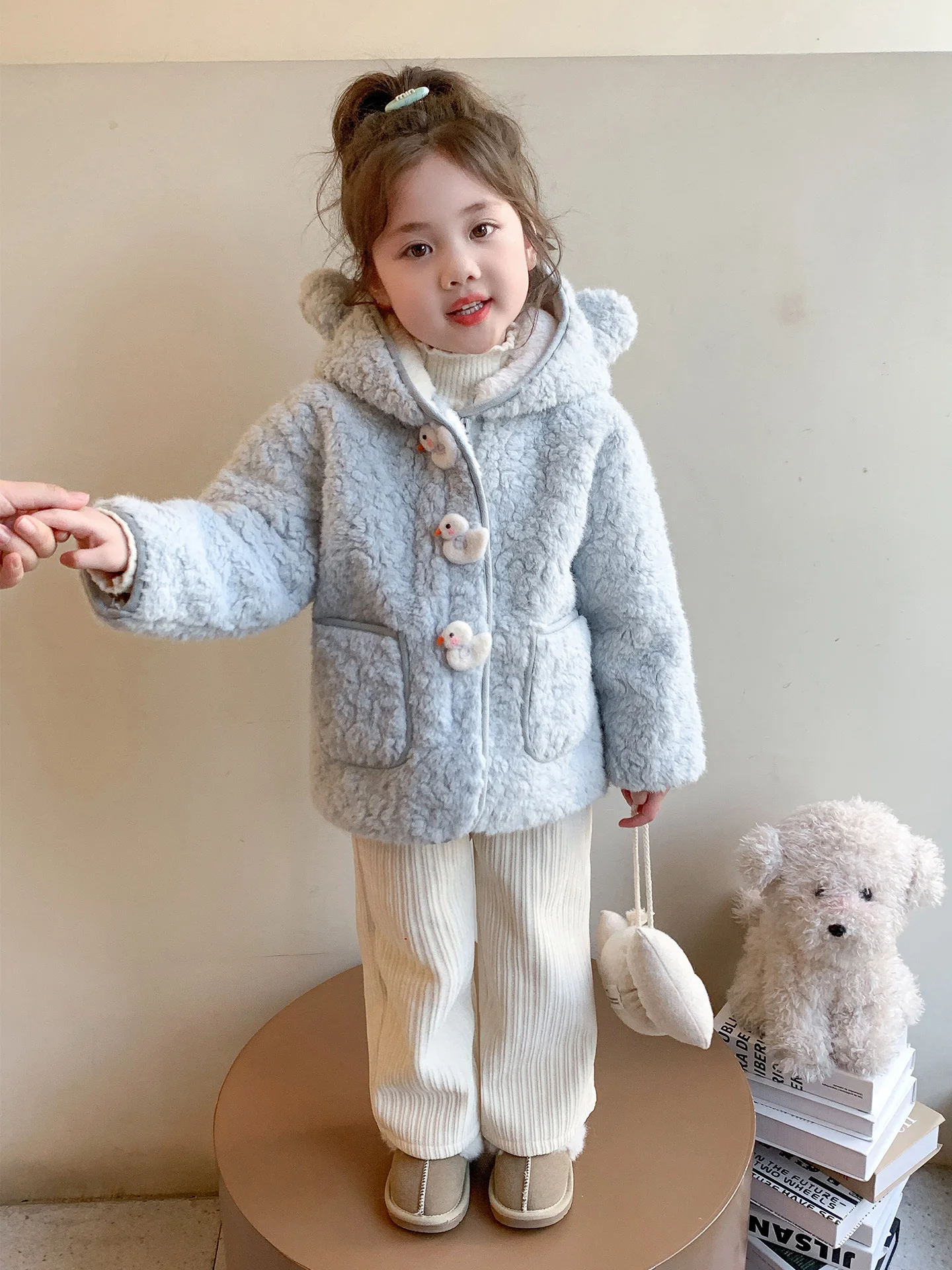 Теплый дэт с капюшоном на подкладке из мультфильма для маленьких девочек, модная осенне-зимняя верхняя одежда, модное пальто для девочек
Теплый дэт с капюшоном на подкладке из мультфильма для маленьких девочек, модная осенне-зимняя верхняя одежда, модное пальто для девочек