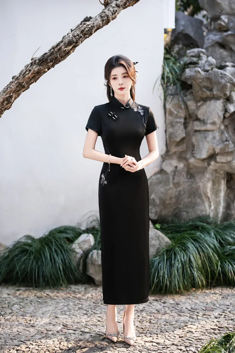 National Style Long Cheongsam 2025 New Summer Black Embroidered Young Girl's Temperament Retro Dress Qipao
National Style Long Cheongsam 2025 New Summer Black Embroidered Young Girl's Temperament Retro Dress Qipao