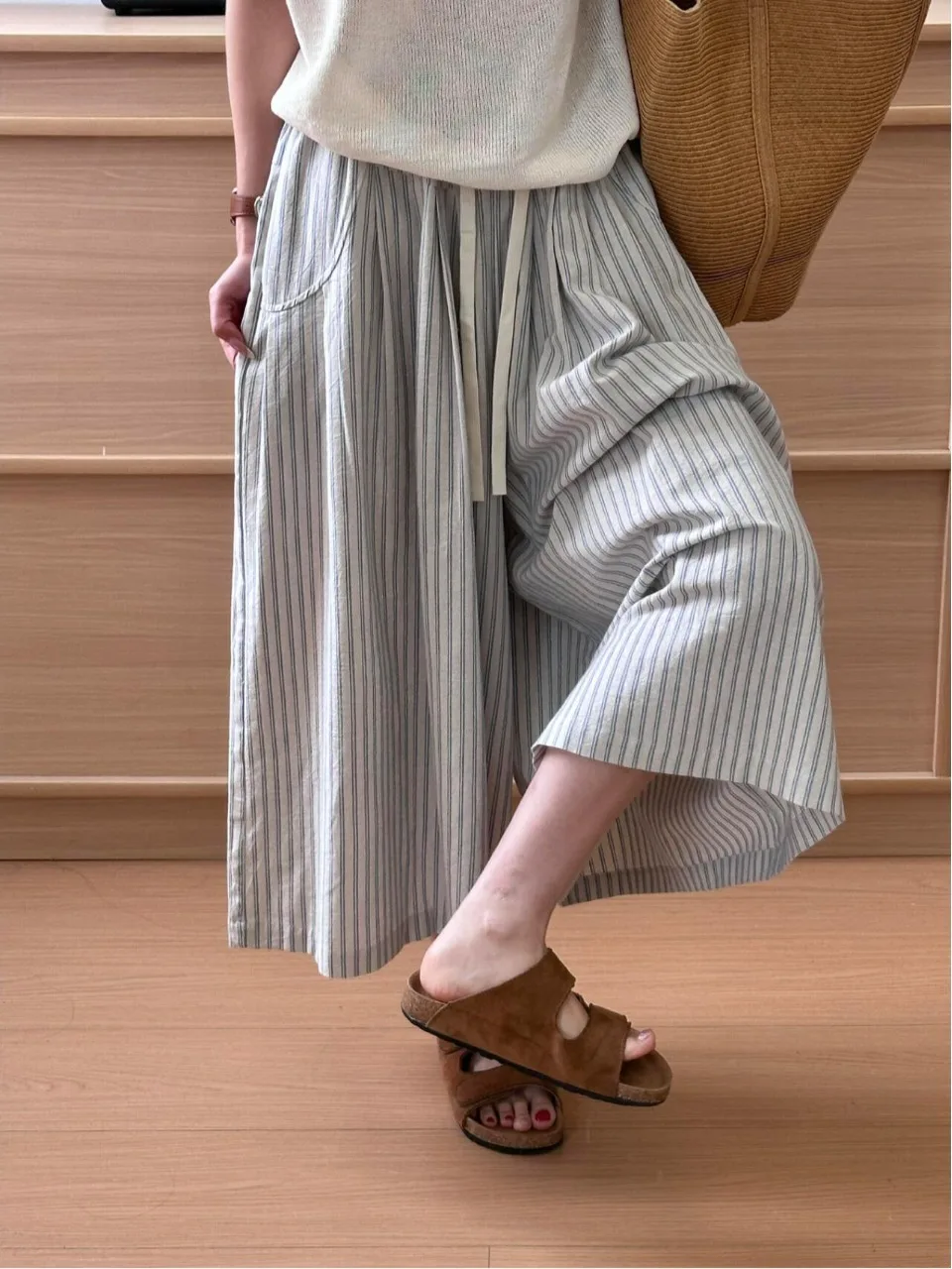 Korean Style Wide Leg Pants Drawstring Cotton Vertical Stripes Brand Buckle Summer New Arrival Women's Skirt
Korean Style Wide Leg Pants Drawstring Cotton Vertical Stripes Brand Buckle Summer New Arrival Women's Skirt