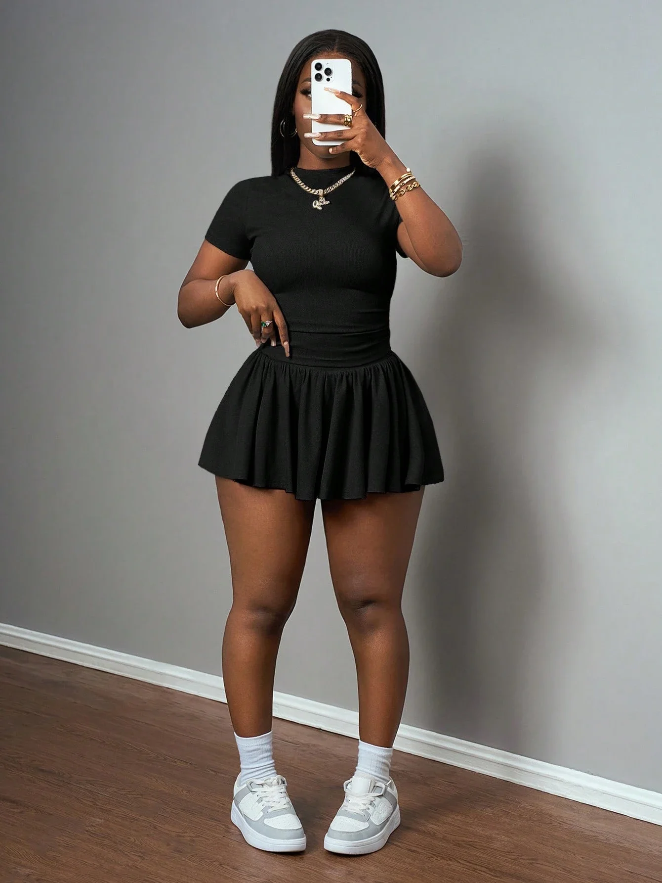 Black Y2K-Inspired Ribbed Knit Crop Top And Flared Pleated Mini Skirt Set, Short Sleeve Round Neck Casual Sporty Two-Piece
Black Y2K-Inspired Ribbed Knit Crop Top And Flared Pleated Mini Skirt Set, Short Sleeve Round Neck Casual Sporty Two-Piece