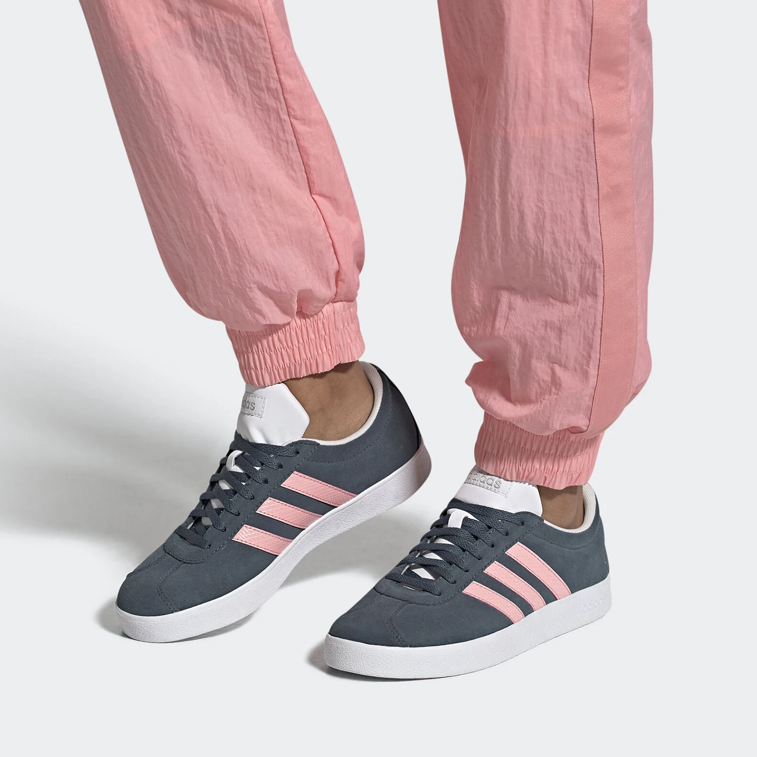 Adidas натуральная весенняя новая женская модная обувь для спорта и отдыха с низким вырезом EG4111
Adidas натуральная весенняя новая женская модная обувь для спорта и отдыха с низким вырезом EG4111