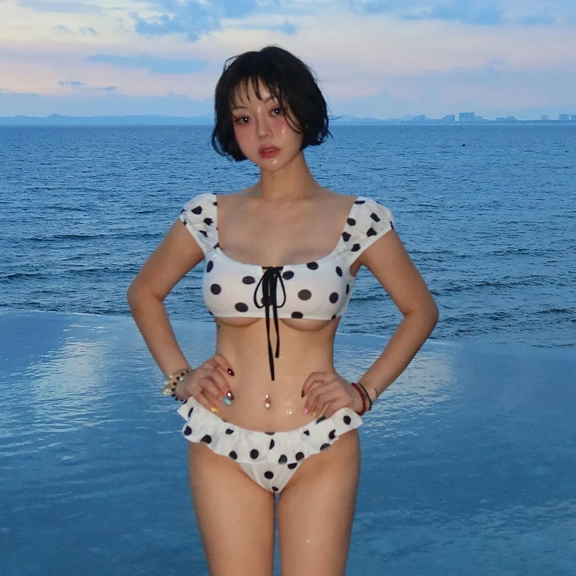 2026 New Women's Sexy Strapless Polka Dot Bikini Swimsuit for Hot Springs Triangular Design with Chest Pad No Steel Support
2026 New Women's Sexy Strapless Polka Dot Bikini Swimsuit for Hot Springs Triangular Design with Chest Pad No Steel Support