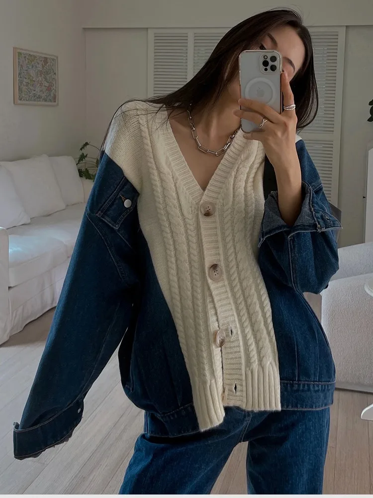 Стильная осенне-зимняя вязаная куртка с длинными рукавами и V-образным вырезом, с джинсовым дизайном и цветовыми блоками, женская повседневная универсальная верхняя одежда
Стильная осенне-зимняя вязаная куртка с длинными рукавами и V-образным вырезом, с джинсовым дизайном и цветовыми блоками, женская повседневная универсальная верхняя одежда