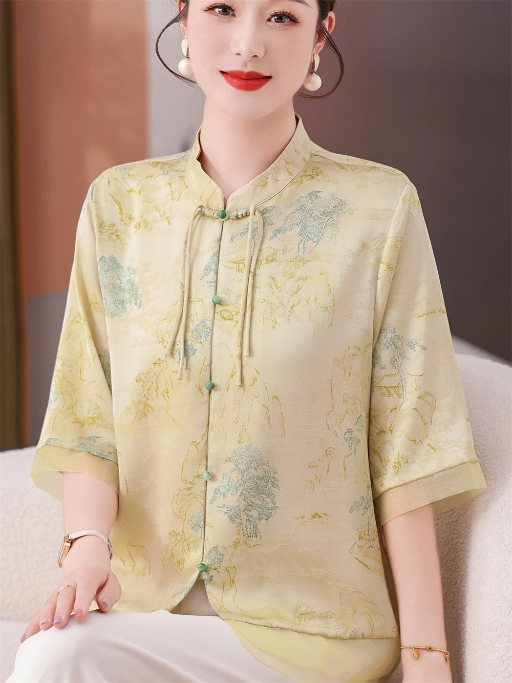 Новая китайская свободная женская футболка с коротким рукавом, летняя модная футболка для женщин среднего и старшего возраста из шелкового материала
Новая китайская свободная женская футболка с коротким рукавом, летняя модная футболка для женщин среднего и старшего возраста из шелкового материала