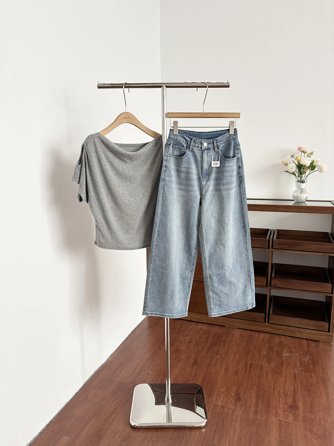 Summer 2026 High Waist Wide Leg Women's Jeans Four Directional Elastic Washed Denim Loose Fit Chic Korean Style
Summer 2026 High Waist Wide Leg Women's Jeans Four Directional Elastic Washed Denim Loose Fit Chic Korean Style