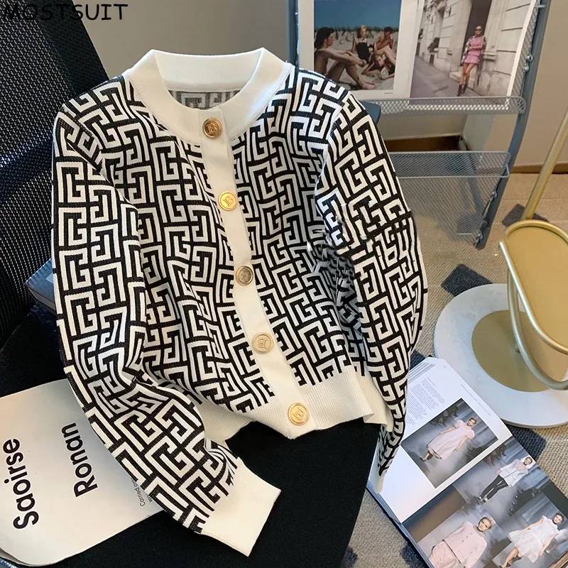Fashion Jacquard Sweater Women Cardigan 2025 Autumn Elegant Vintage Ladies Chic Jumper Tops Long Sleeve O-neck Stylish Knitwear
Fashion Jacquard Sweater Women Cardigan 2025 Autumn Elegant Vintage Ladies Chic Jumper Tops Long Sleeve O-neck Stylish Knitwear