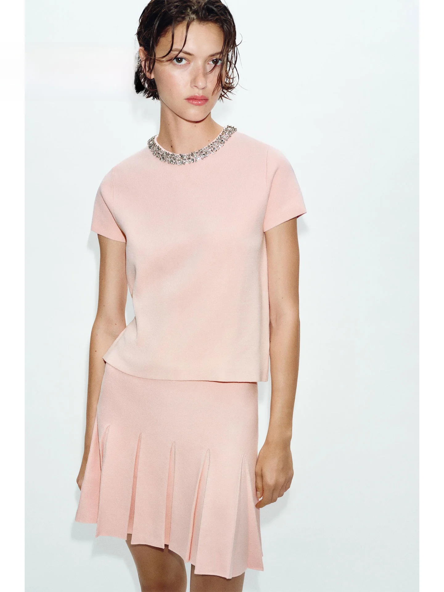 Summer 2026 Gentle Age-Defying College Style Knitted Pleated Skirt Slimming High Waist A-Line Skirt Women's Fashion
Summer 2026 Gentle Age-Defying College Style Knitted Pleated Skirt Slimming High Waist A-Line Skirt Women's Fashion