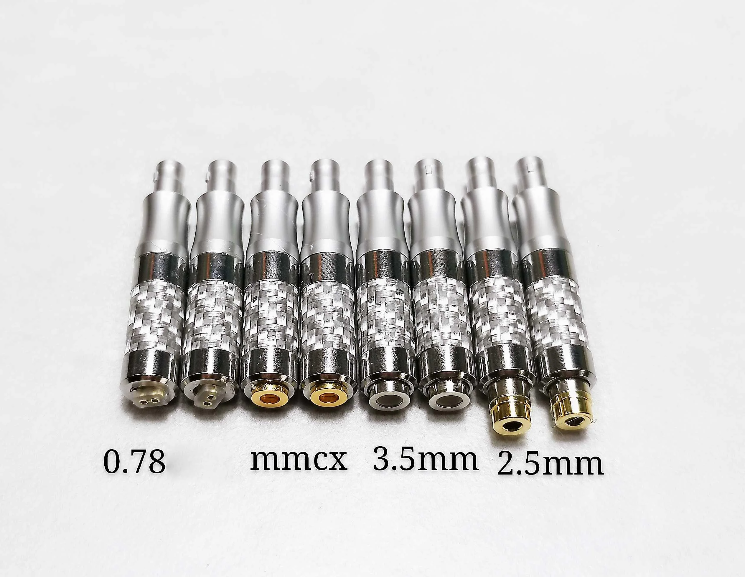 Одна пара адаптеров-конвертера MMCX/0,78 мм/2,5 мм/3,5 мм/he6 «мама» на HD800 HD800S HD820 HD-800 HD-820 для наушников без потерь
Одна пара адаптеров-конвертера MMCX/0,78 мм/2,5 мм/3,5 мм/he6 «мама» на HD800 HD800S HD820 HD-800 HD-820 для наушников без потерь